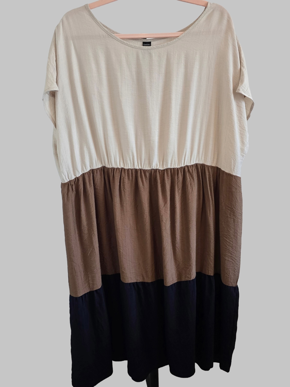 Emery Rose Colorblock Tiered Midi Dress — Cream, Brown & Black 4XL